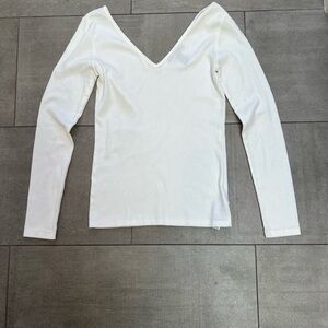 Like new double V-Neck Long Sleeve Top in classic white - dress up or down!